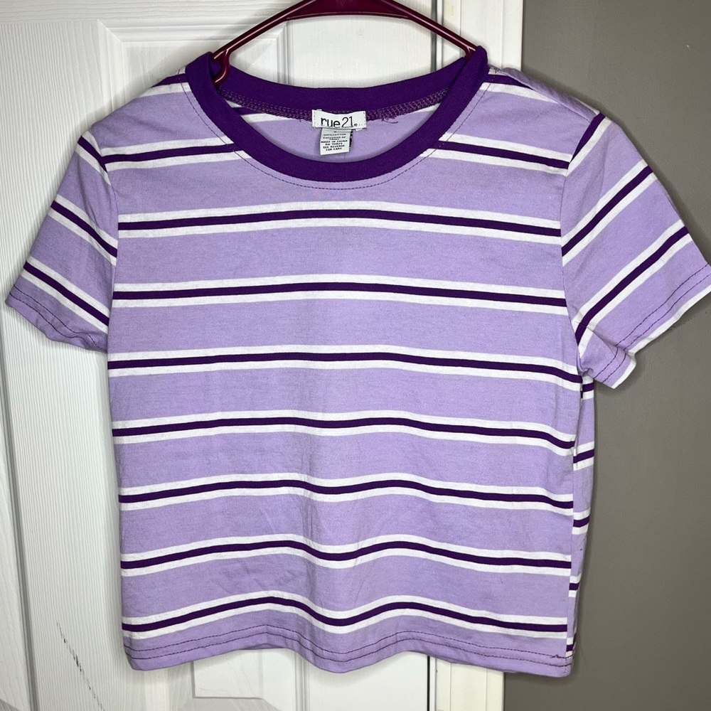 Rue21 Striped Tee (SIZE S)
